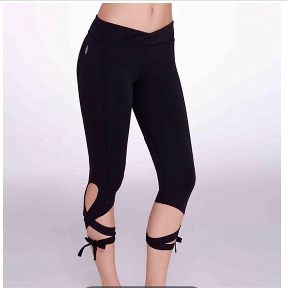Free People Movement Turnout Yoga Capris - Picture 3 of 7